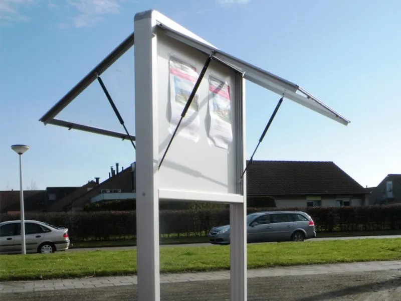 Informatiebord buiten kopen? Praktische kooptips 3 Tweezijdig informatiebord voor openbare ruimte met aluminium constructie